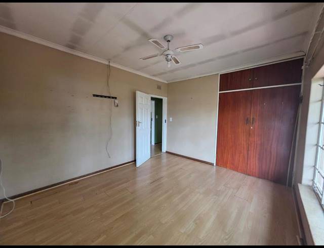 6 BEDROOM HOUSE FOR SALE IN CLAYVILLE EAST